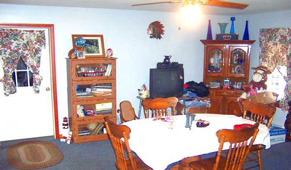 The kitchen dining area.