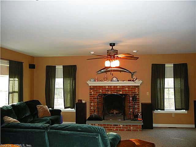 The kitchen dining area.