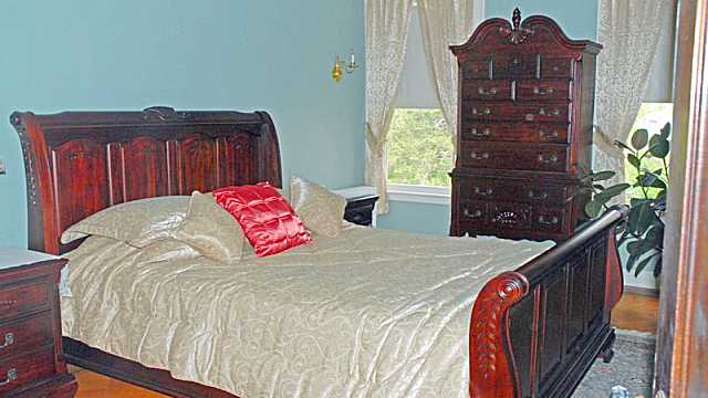 Guest room.